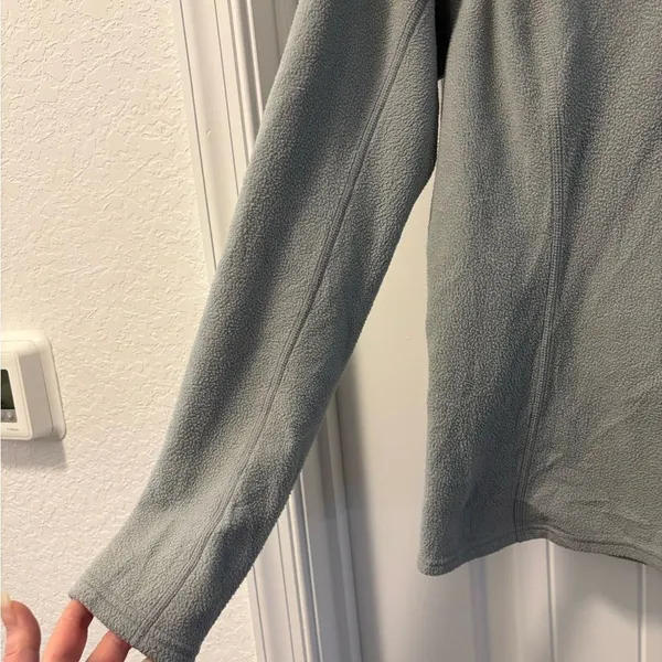 The North Face Women's Light Gray Fleece with Pink Zipper - Image 3