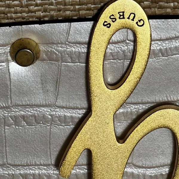 T309. vintage GUESS woven straw and beige croc-embossed tote bag - Image 2