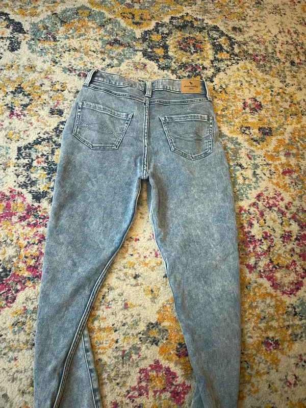 Abercrombie Jeans - Image 4