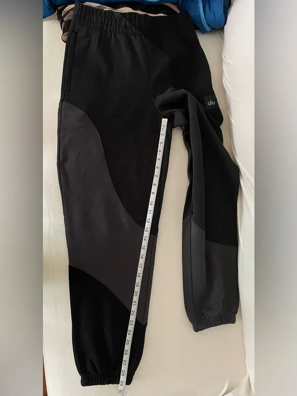 Alo NWOT Make Waves Sweatpants Vintage Black Tonal zipper pockets Size S - Image 7