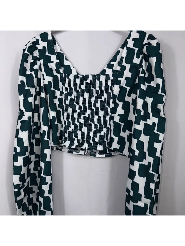 Boutique Geometric Puff Sleeve Crop Top Large NWOT - Image 8