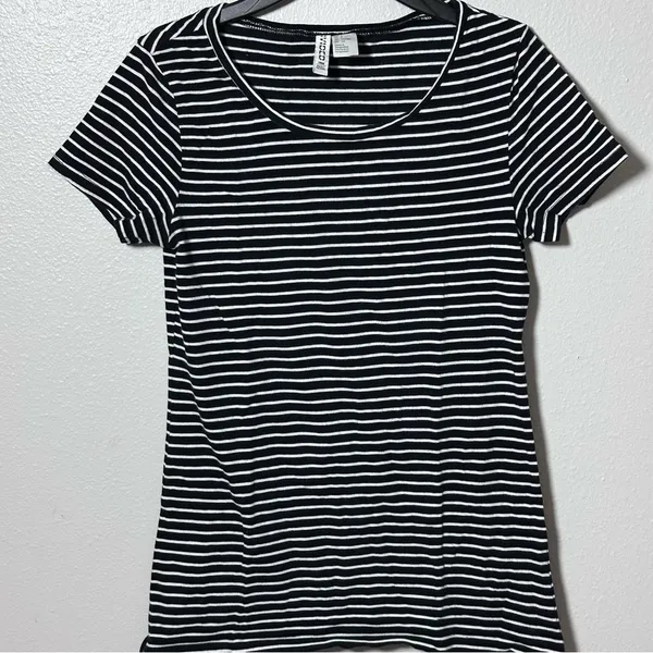 Divided‎ by H&M Women stripe Black t-shirt size small - Image 2