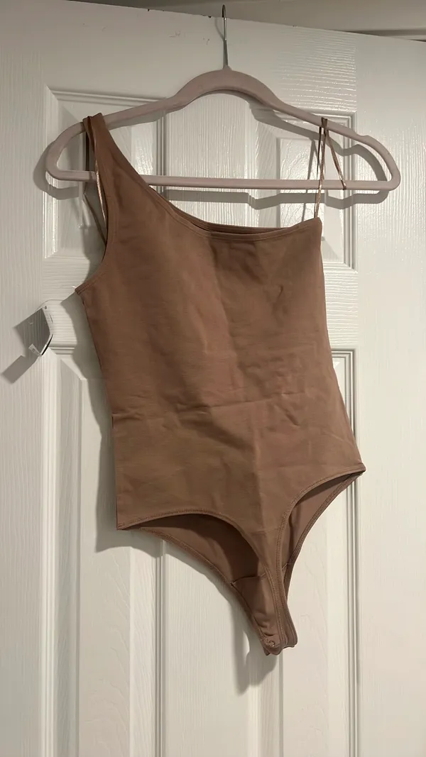 Abercrombie NWT One Shoulder Body Suit - Image 3