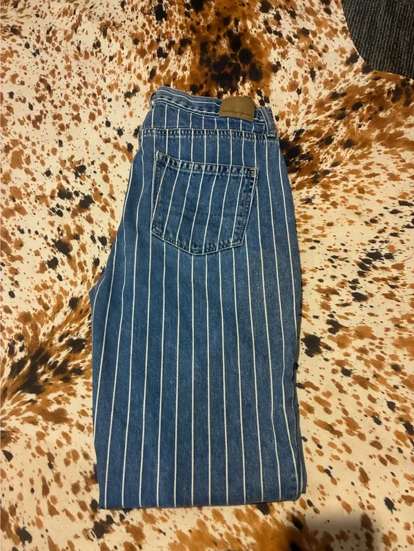 American Eagle Mom Jeans - Image 2