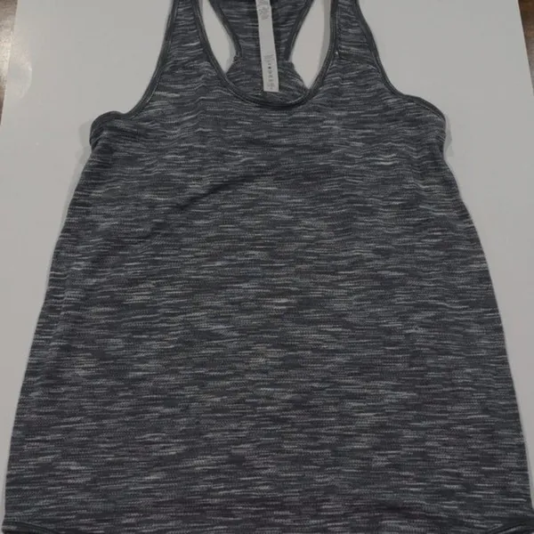 Lululemon Athletica grey tank‎ top. Size 4. - Image 6