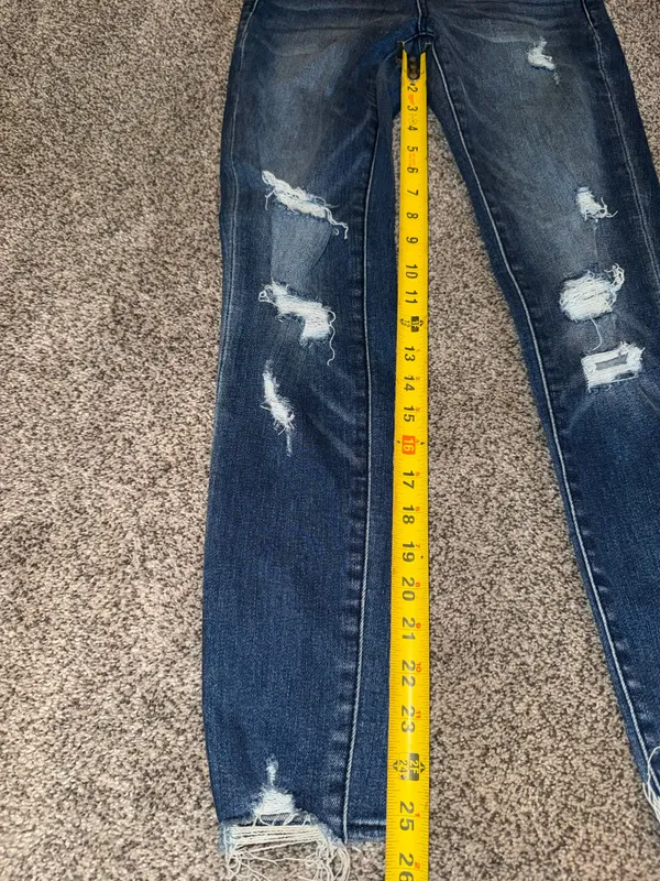 Altar'd State Women's Distressed Mid-Rise Skinny Jeans - Image 2