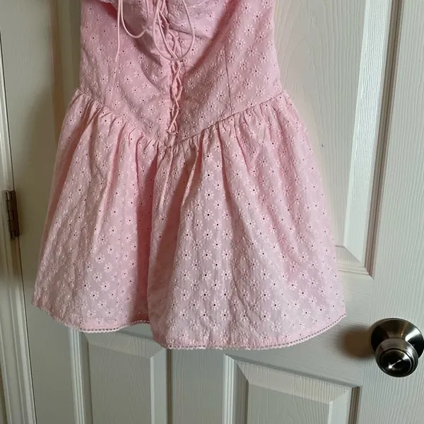 Forever 21 Pink Strapless Eyelet Dress size small - Image 4