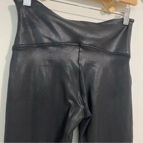 Spanx Black Shiny Faux Leather Leggings size Large - Image 7