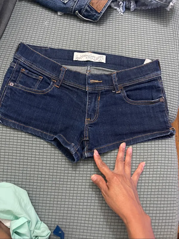 Abercrombie & Finch low rise micro booty shorts size 25 - Image 2