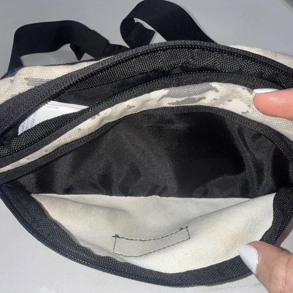 Kavu Gray Hiking Waist Bag Adjustable Strap Padded Back Dual Pocket Fanny Pack - Image 5