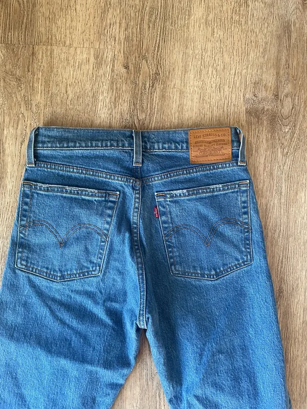 Levi’s Premium Wedgie Straight Jeans Size 25 High Rise Button Fly Distressed Knee - Image 6