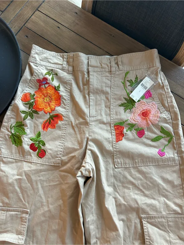 NWT Anthropologie Embroidered Floral Cargo Pants Tan M - Image 6