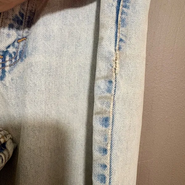 LEVI’S 550 Vintage 90s Light Wash Jeans - Image 8