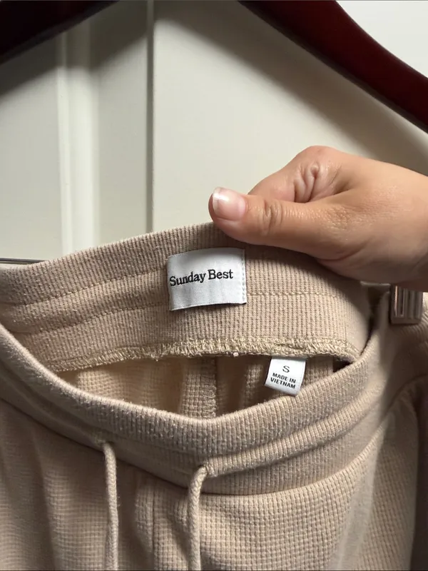 Aritzia Sunday Best Waffle Flared Pant Taupe S - Image 3