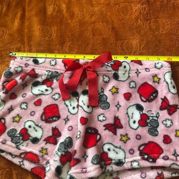 Medium Fuzzy Snoopy Shorts Pink - Image 5