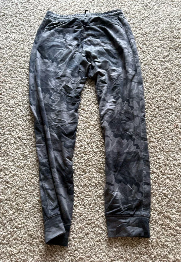 American Eagle Camo Pants - Image 2