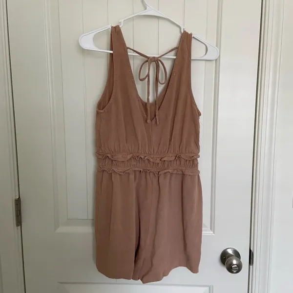 EUC | One Clothing LA women’s ruffle shorts romper — medium‎ - Image 3