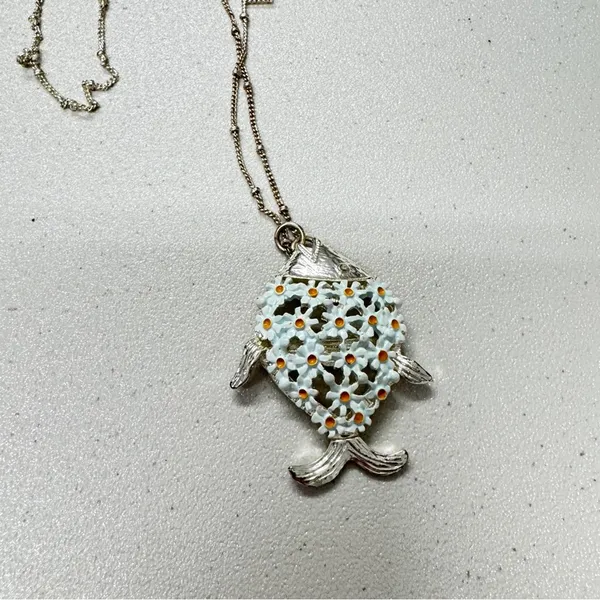 Lauren Conrad Silver Tone Fish Pendant Necklace Long Daisy’s Enameled - Image 2