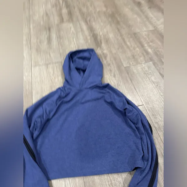ON CLOUD Stylish Blue Hoodie for Women - Image 11