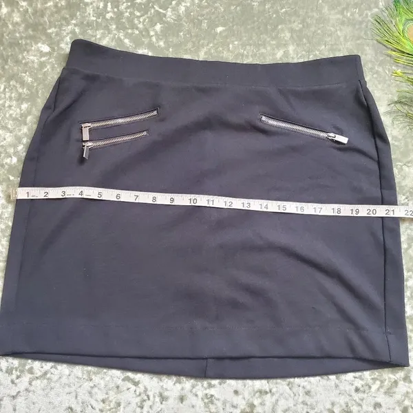 Old Navy Black‎ Mini Skirt - Image 5