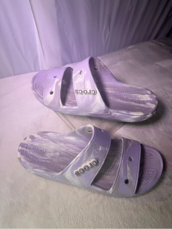 CROCS Kids Marbled Lavender Slide Sandal - Image 3