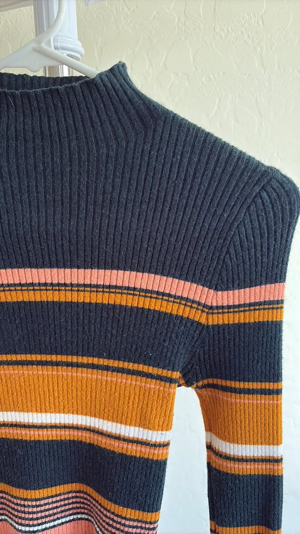 Forever 21 Knit sweater - Image 3