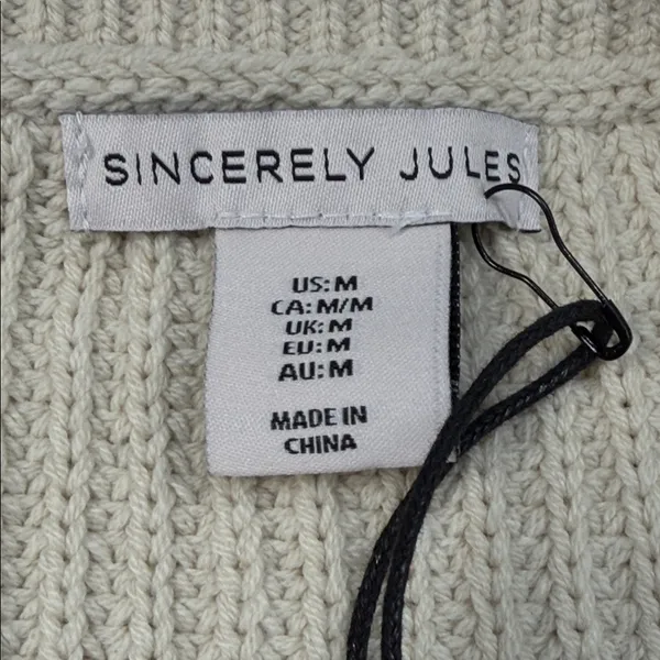 Sincerely Jules NWT Black and Cream Striped V-Neck Knit Sweater Vest Size Medium - Image 4