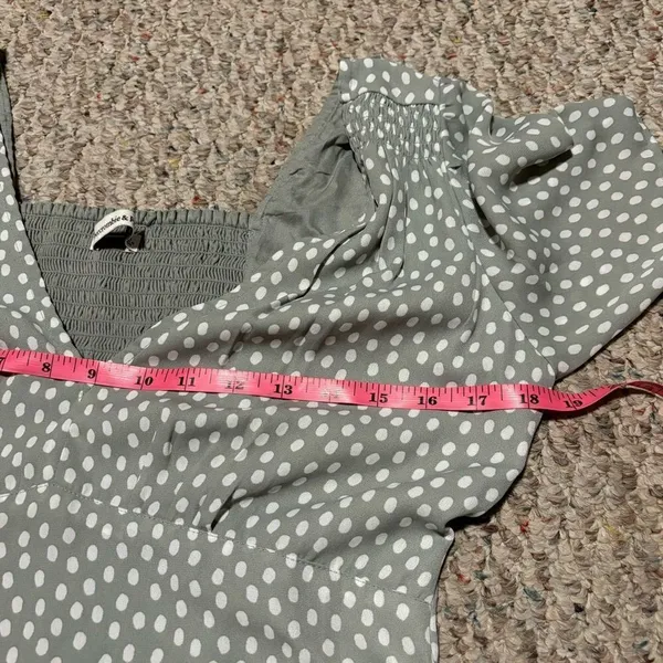 Abercrombie Flutter Sleeve Dress in Mint Dot Smocked- Size Medium - Image 5