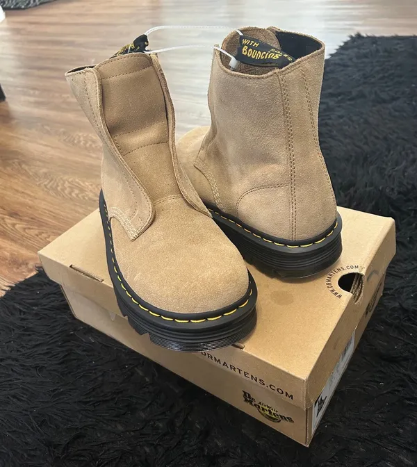 DR MARTENS Zebzag laceless winter boots booties shoes women’s 9 new - Image 6