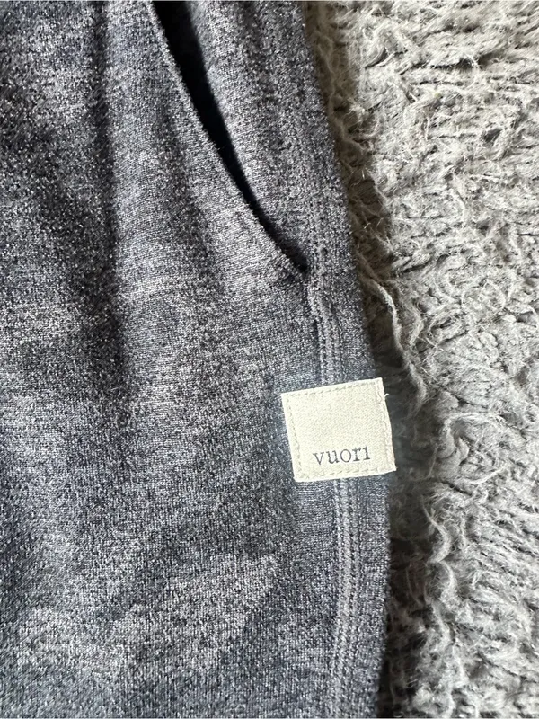 Vuori Women’s Performance Joggers heathered charcoal camouflage, size Large - Image 3