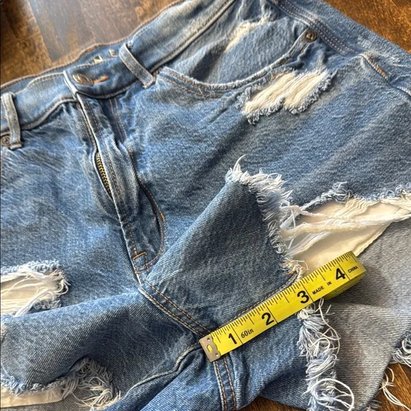 AMERICAN EAGLE Highest Rise 90’s Boyfriend Short Distressed Denim Size 6 - Image 8