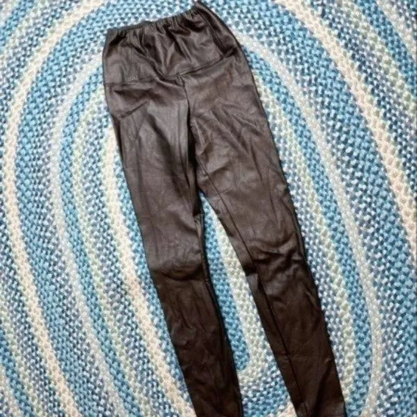 Aritzia‎ Leggings - Image 5