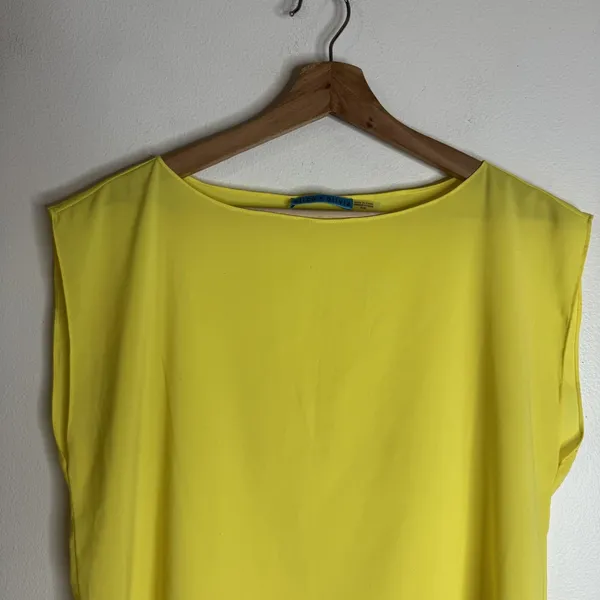 Alice + Olivia Blouse Womens Medium Yellow Sleeveless Sheer Boat Neck Top - Image 2