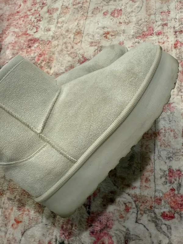 White platform winter boots Size 7.5 - Image 5
