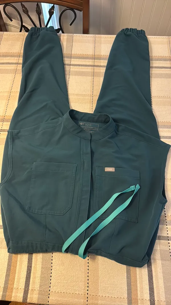 XSP FIGS SCRUB JUMPSUIT  - Image 3