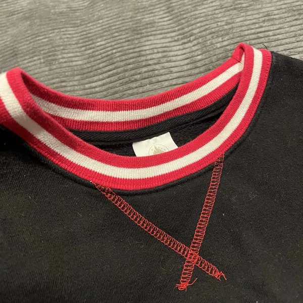 Disney Walt World Mickey Mouse Christmas Sweatshirt Black Red White Size Medium - Image 6