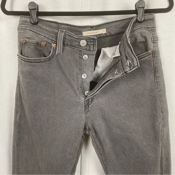 Levi’s Gray Wash Raw Hem Wedgie Straight Jeans Sz.29 - Image 4