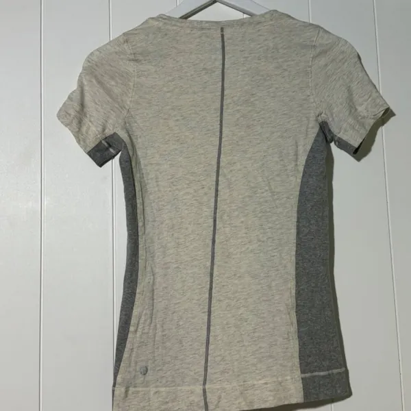 Lululemon Pima Cotton T Shirt Heather Grey Short Sleeve Athletic Size 2 - Image 6