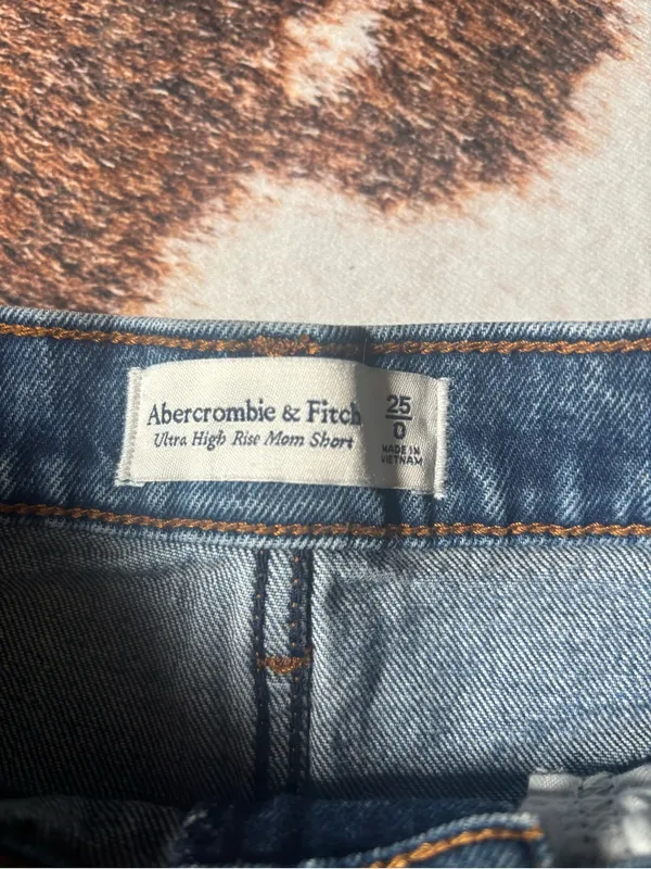 Abercrombie & Fitch Distressed Shorts - Image 3
