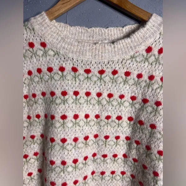 En Creme Ellie Rose Sweater in size Small/Medium. Fuzzy and soft - Image 5