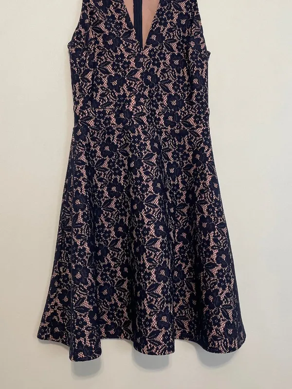 AQUA Navy Blue Lace Light Pink Lining V-Neck Sleeveless Fit Flare Skater Dress - Image 4