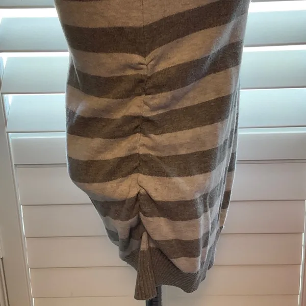Elegant Striped Scoop Neck Sweater Gray Size XS - Image 3