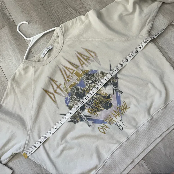 Daydreamer Grunge Sweatshirt def leppard varsity crew womens Beige medium casual - Image 4