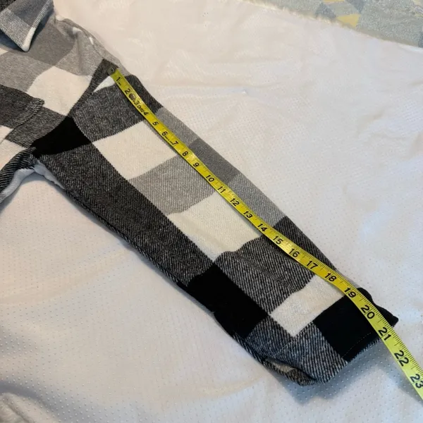 Plaid Button Down Shirt Shacket Size Large Pockets Oversized Heavyweight Black - Image 11