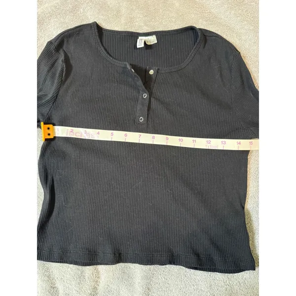H&M‎ Divided Size Medium Black Long Sleeve Shirt Ribbed Quarter Button Causal - Image 3