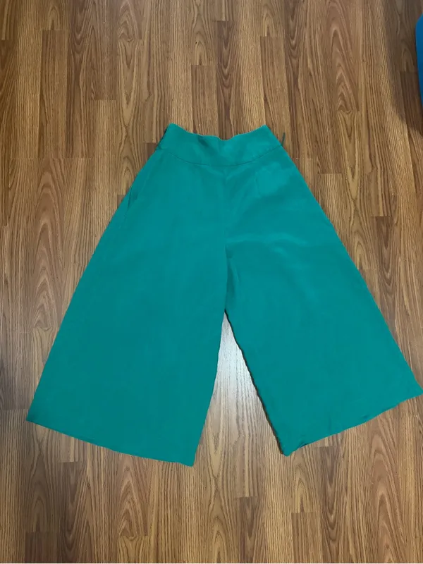 Club Monaco Linen Blend High Rise Wide Leg Crop Culottes Green 2. - Image 3
