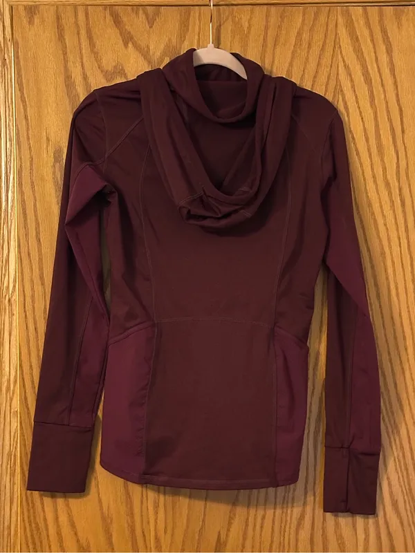 Athleta Women's Tech Hoodie -Maroon Hooded Pullover Top - Size S/M (estimated) - Image 3