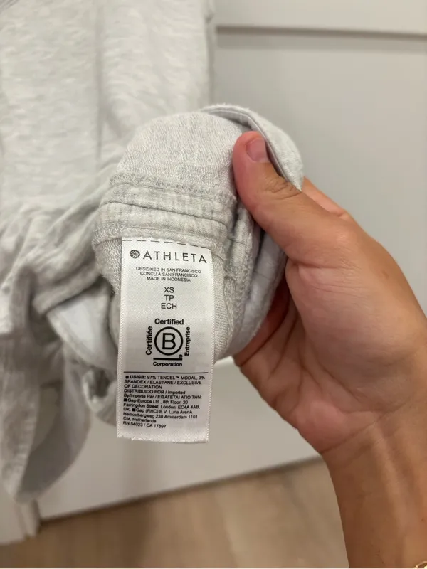 Athleta tshirt with open tie back - Image 4