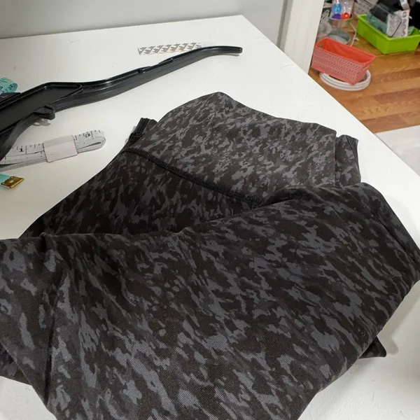 Lululemon Black Patterned Leggings - Image 5
