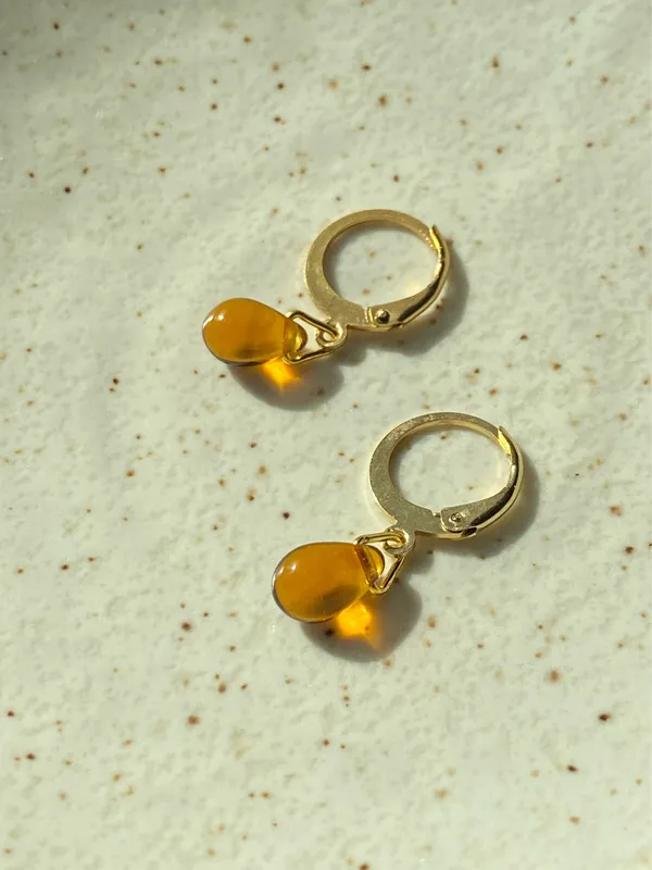 Handmade amber mini teardrop Czech glass simple minimalist earrings💛 - Image 4